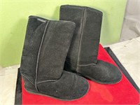 SUEDE BEAR PAW SIZE 8 BOOTS LIKE NEW