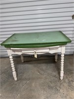 Vtg green enamel table with pop up extensions.