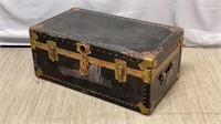 Vintage Footlocker Storage Trunk / Chest