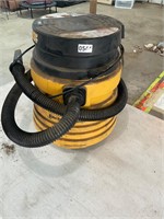 Genie 6 gallon wet/ dry vacuum and hose
