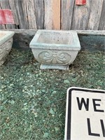 CONCRETE PLANTER