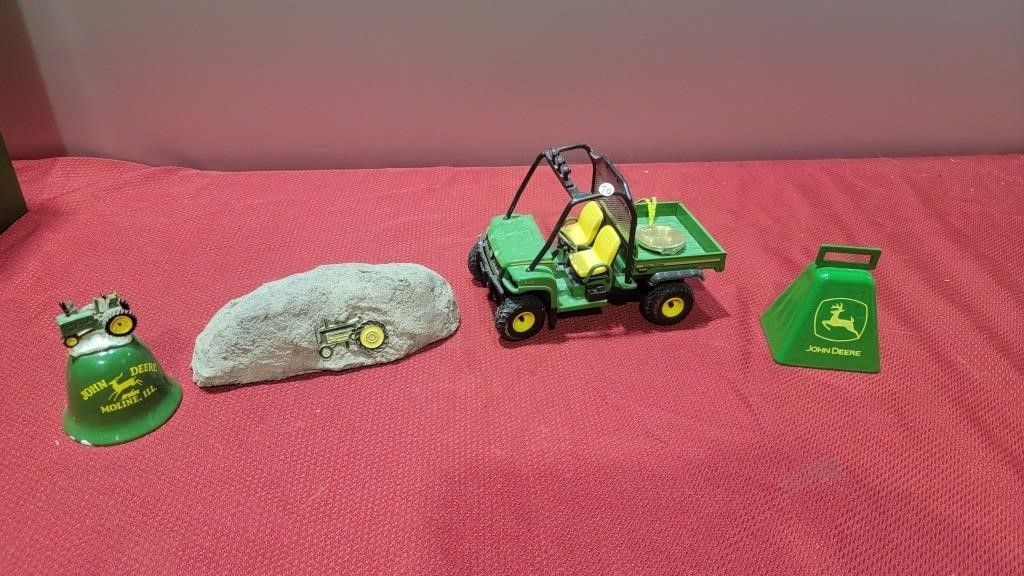 SIGNS DIECAST JOHN DEERE AND COLLECTABLES