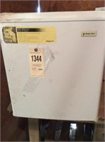 1.7 cu ft refrigerator (operates & needs