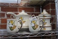 CALIFORNIA USA TUREEN - PITCHER - MUGS