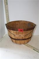 Bushel Basket w/Wire & Wooden Handle