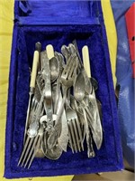 MISC. CUTLERY IN CASE