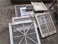 Lot of 5 wood windows and 1 mirror