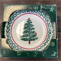 NEW 4 Christmas dessert/salad plates