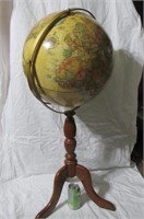 Globe terrestre sur pied en bois. Mesure 16 po de