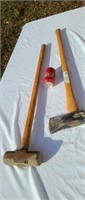 Splitting maul and sledgehammer