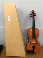 Mario Maccaferi plastic violin, some damage,