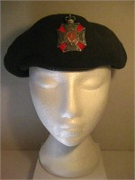 BROCKVILLE RIFLES BLACK AND RED CAP BADGE & BERET