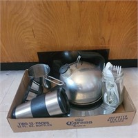 Tea pot & miscellaneous kitchen items