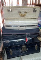 30" Trunk & (4) Suitcases