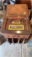 Side table vintage radio cabinet - Farmsworth