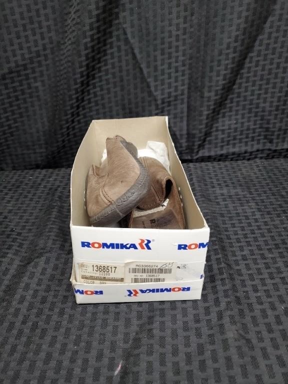 Romika Size 37 Shoes with case