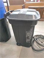 Weather Resistant Trash Can w/ Lid on Wheels - 39