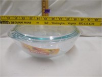 New Pyrex 2qt. bakeware bowl with lid