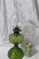 Lampe vintage a l’huile avec base verte. Très bon