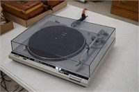 Technics SL-B20 Turntable (powers on & turns)