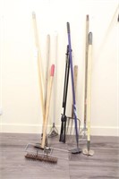 GROUP OF OUTDOOR YARD TOOLS