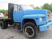 521-1989 FORD F700 BLUE FLAT BED WITH GN BALL-BOS