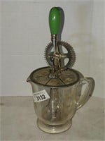 Vintage blender w/ green wood handle and 4 cup-
