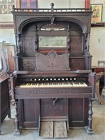 1909 Estey & Co Antique Pump Organ