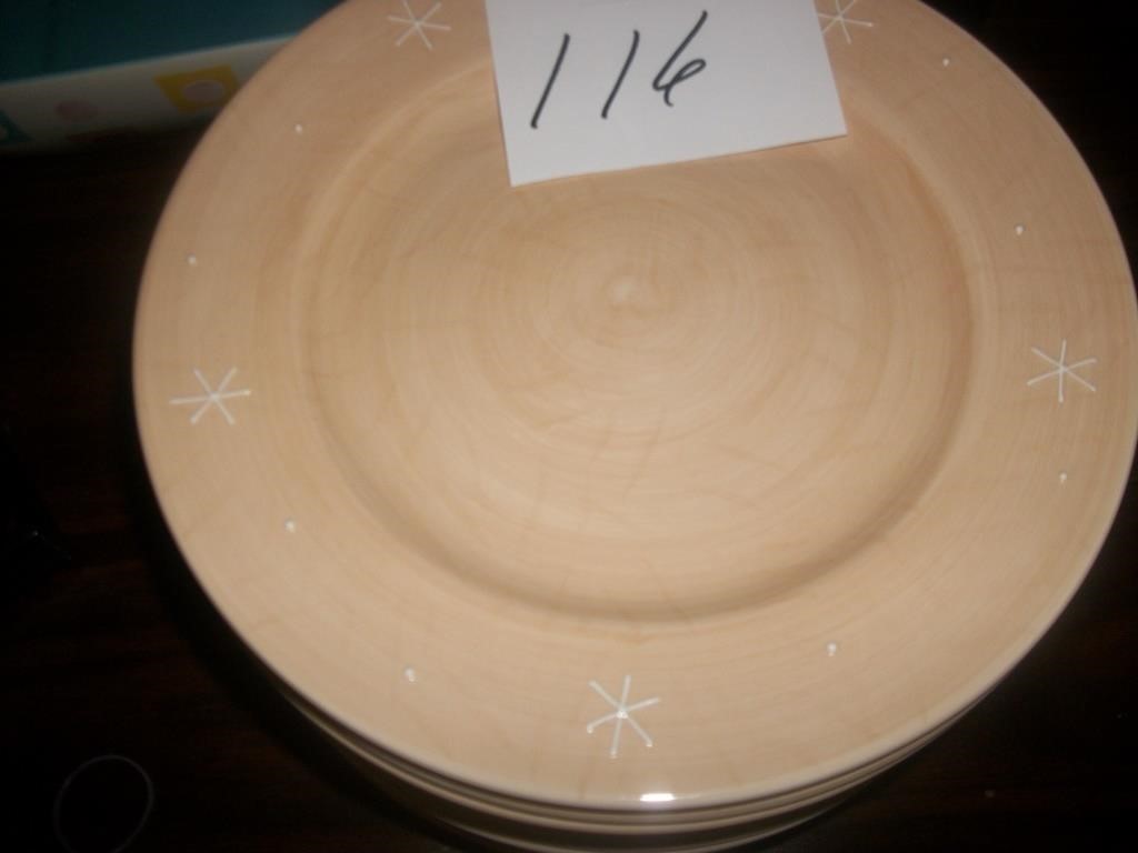 16 SNOWFLAKE DINNER PLATES