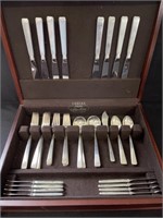 TOWLE STERLING SILVER 8 PLACE CUTLERY SET W CHEST