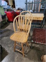 2 Wood swivel stools 40x18