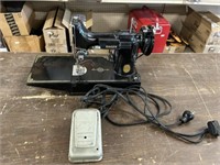 VINTAGE SINGER SEWING MACHINE-FEATHERLIGHT?