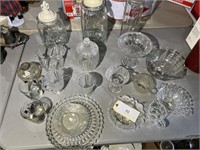 LARGE LOT OF CRYSTAL AND GLASSWARE