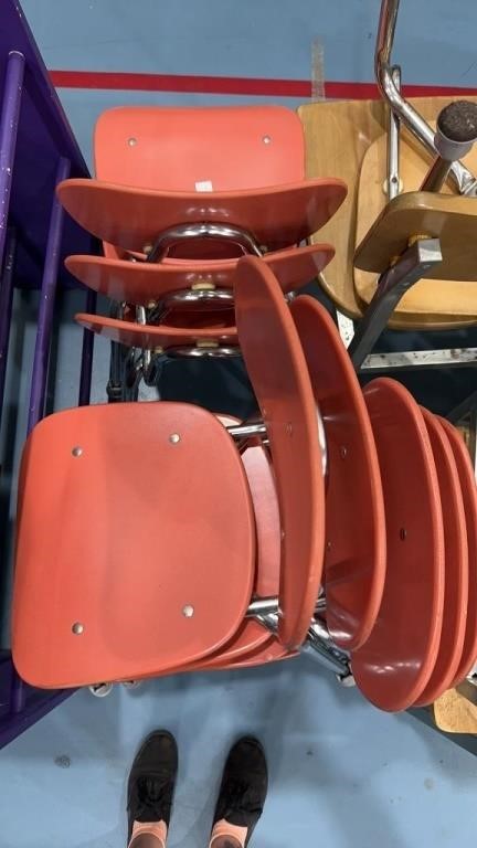 8 metal and plastic chairs 2x1 feet