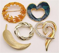 5-VINTAGE GOLD TONED BROOCHES:MAMSELLE-
