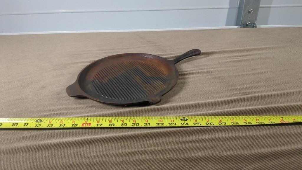 GOLD COAST CAST IRON SKILLET