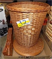 WICKER BASKER AND STAND WITH LEGS