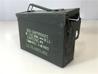 Metal ammo can with approx. 100 rounds 12 gauge