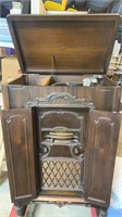 Antique Victor Cabinet Radio/ Record Player