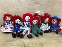 Flat of 7 raggedy Ann and Andy dolls