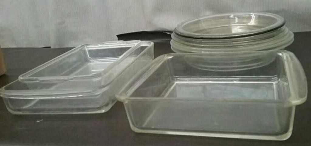Box Pyrex Baking Pans, Pie Plates, 8x8, 6x10, & 7