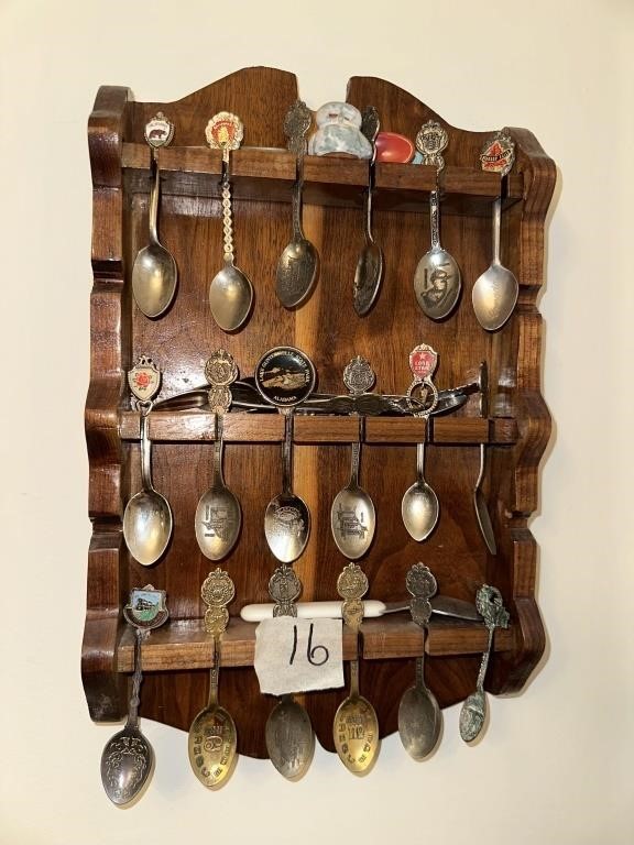 DISPLAY & COLLECTION OF SPOONS