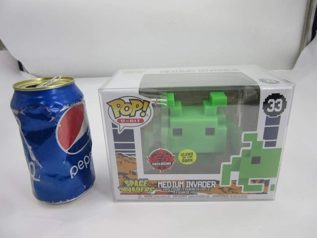 Funko Pop #33, Medium Invader '' Glows ''