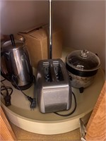 Crockpot - toaster - coffee maker