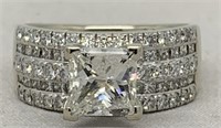 14KT WHITE GOLD 4.35CT DIAMOND RING FEATURES