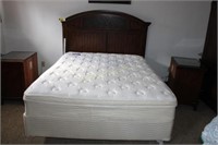 Queen bed w/headboard, frame, boxspring & mattress