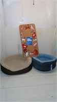 cork board, pet beds