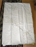 Vtg Embroidered Floral Rectangle Large Tablecloth