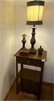 End Table Lamp & Décor