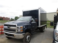 (75)2023 Chevrolet Silverado 5500HD 4x4 Box Truck,